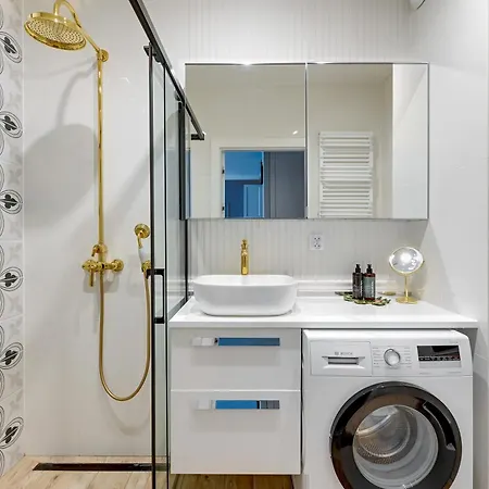 Zajezdnia Wrzeszcz & Parking By Downtown Apartment *
